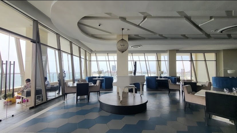 Dining room at 788 on the Sea with floor to ceiling windows